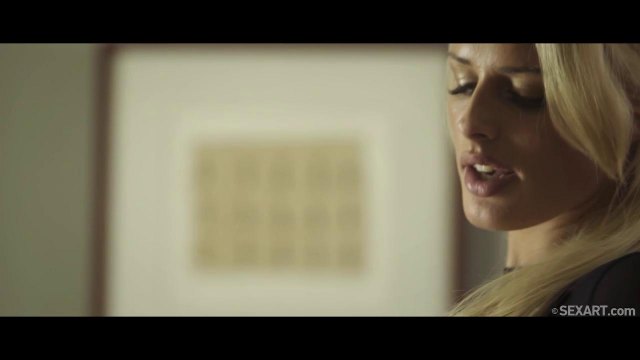 Супруга уселась киской на лицо своего любимого и насладилась кунилингусом